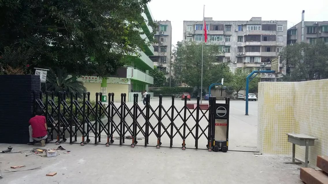 天津宝坻区天津宝坻区深圳市伸缩门